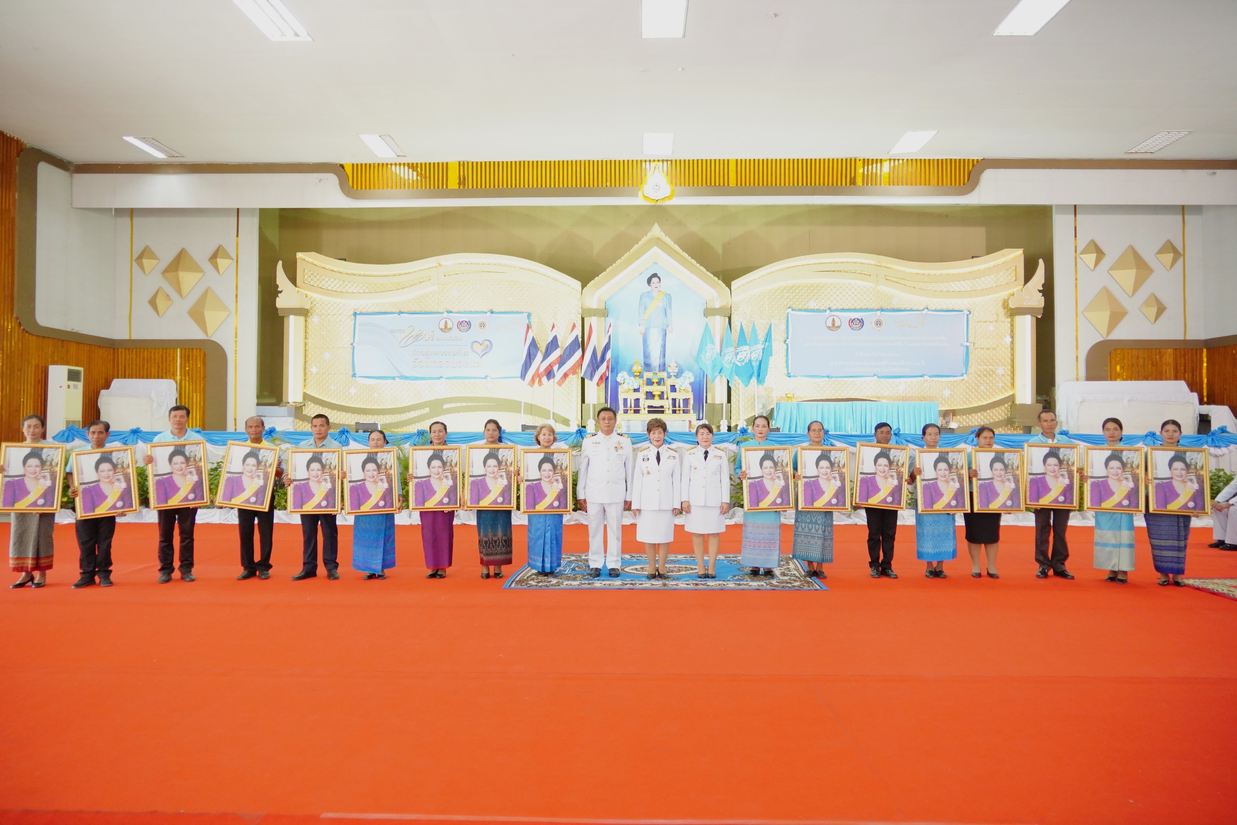 พช.ศิลาลาด เข้าร่วมพิธีรับมอบเงินขวัญถุงกองทุนแม่ของแผ่นดิน ประจำปี 2568 จังหวัดศรีสะเกษ