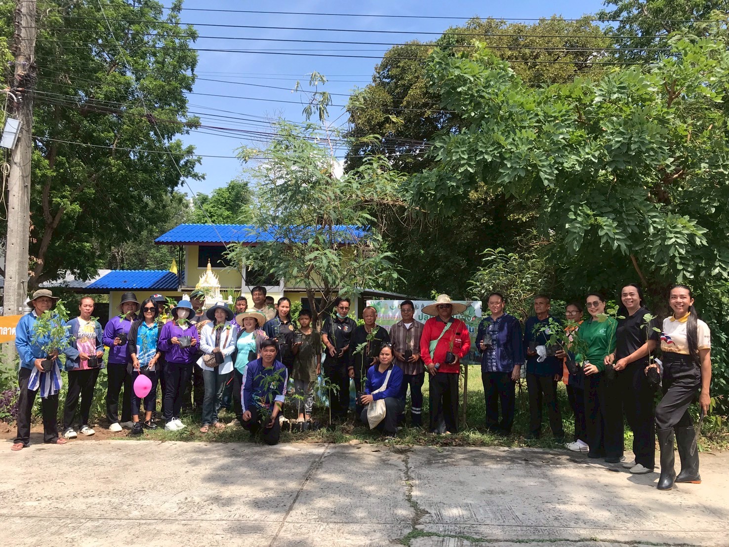 พช.ศิลาลาด ดำเนินกิจกรรม "ครัวเรือนทำตาม" ส่งเสริมครัวเรือนปลูกพืชผักสวนครัว ตามแนวทาง “ปลูกทุกอย่างที่กิน กินทุกอย่างที่ปลูก”